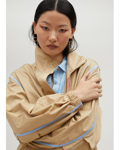 TRENCH BEIGE AVEC EMPIÈCEMENTS