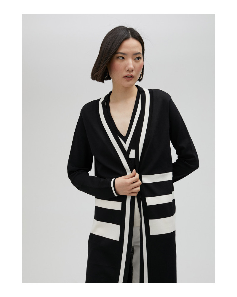 Cardigan long en maille bicolore.