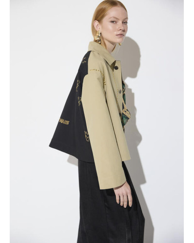 Trench court bicolore avec clous