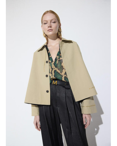 Trench court bicolore avec clous