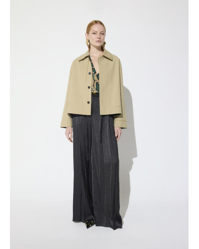 Trench court bicolore avec clous
