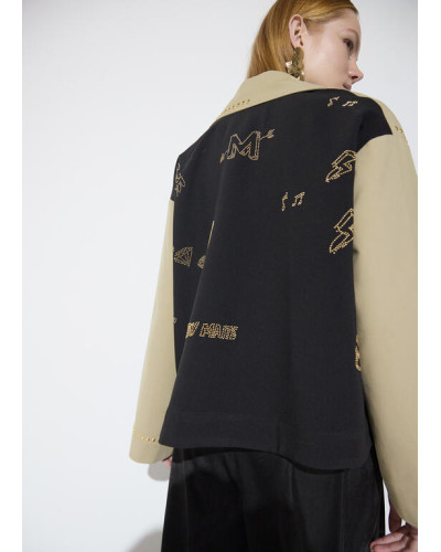 Trench court bicolore avec clous